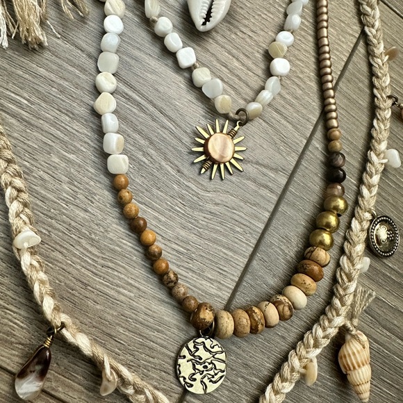 NWT Free People & Ariana Ost River Layer Necklace in Gold and Cream - Picture 9 of 12